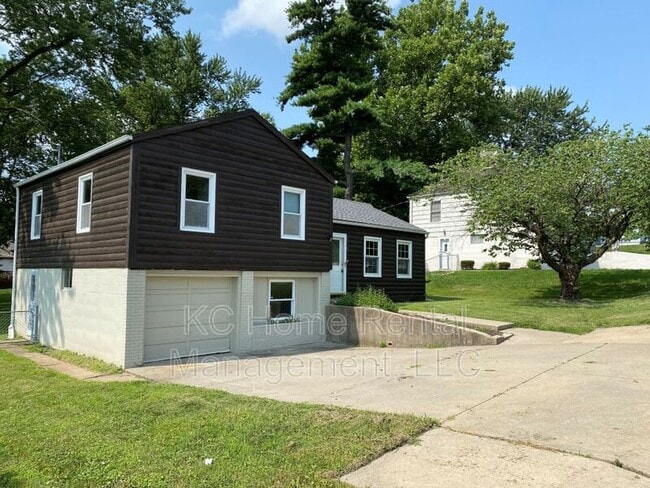 1519 NE Englewood Rd in Kansas City, MO - Building Photo - Building Photo
