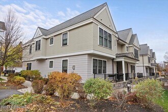 64 North Ln in Saratoga Springs, NY - Foto de edificio - Building Photo