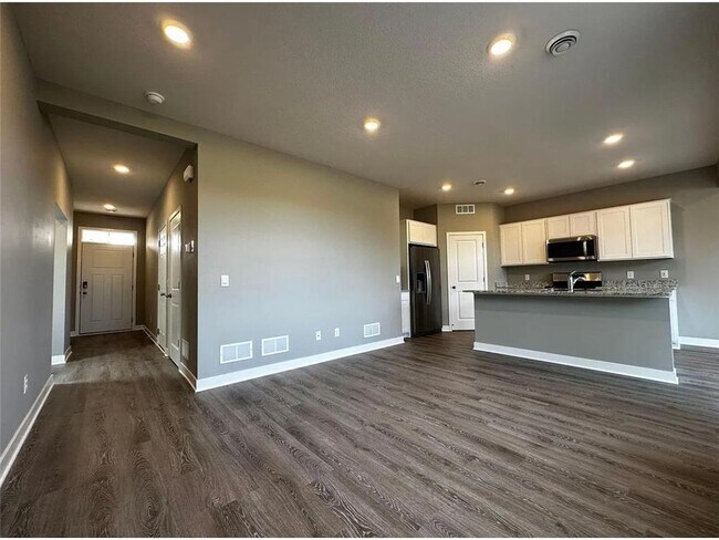 12669 Erskin St NE in Blaine, MN - Building Photo - Building Photo