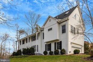 1108 Bellview Rd in McLean, VA - Building Photo
