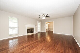3933 Hillshire Dr in Nashville, TN - Building Photo - Building Photo