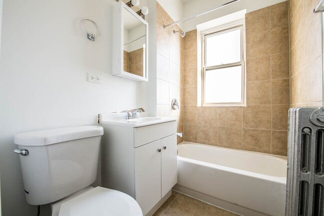 418-24 S Laramie Ave Chicago, IL 60644 in Chicago, IL - Foto de edificio - Building Photo