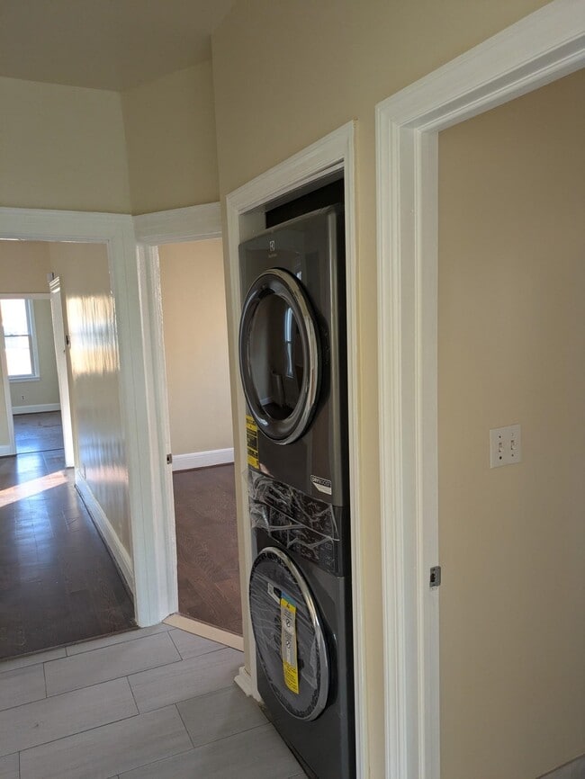 385 Woodlawn Ave in Jersey City, NJ - Building Photo - Building Photo