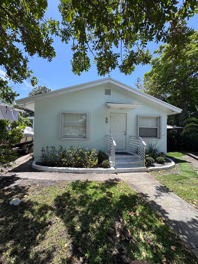 49 SW 14th St, Unit F