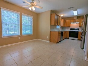 3815 Maple Dr in Conroe, TX - Foto de edificio - Building Photo