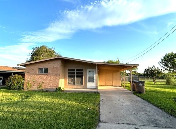 1108 W Siesta Dr in Edinburg, TX - Building Photo