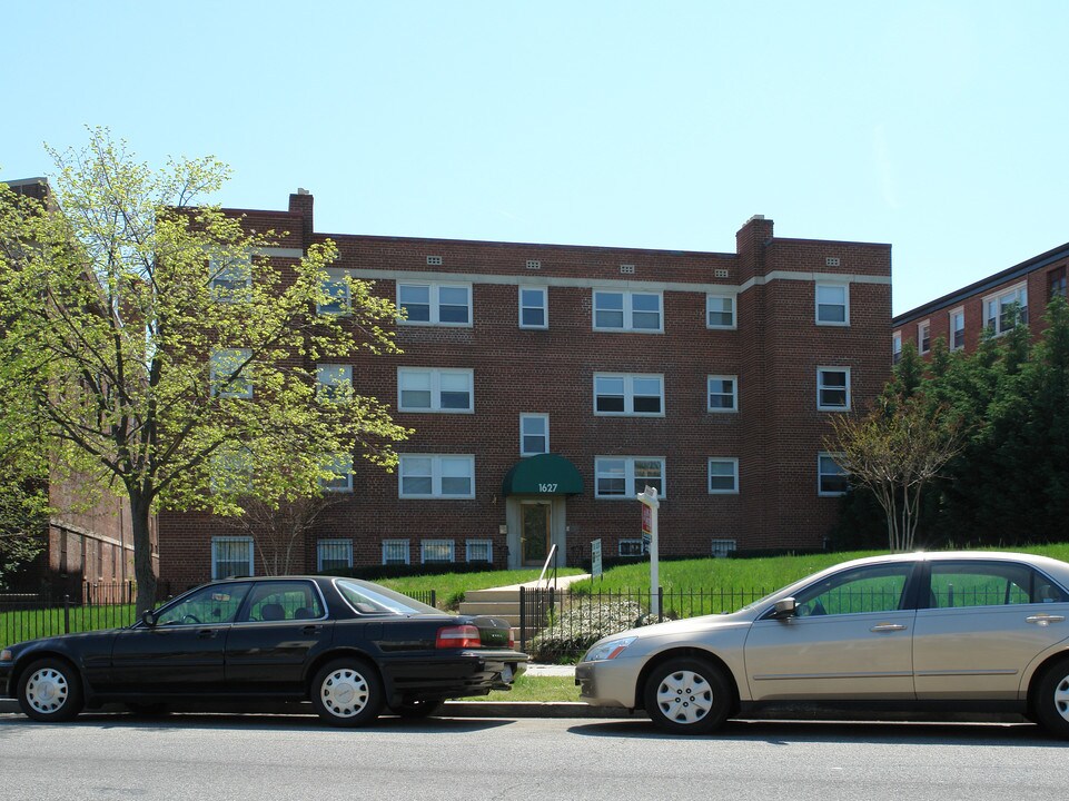 1627 Massachusetts Ave SE in Washington, DC - Foto de edificio