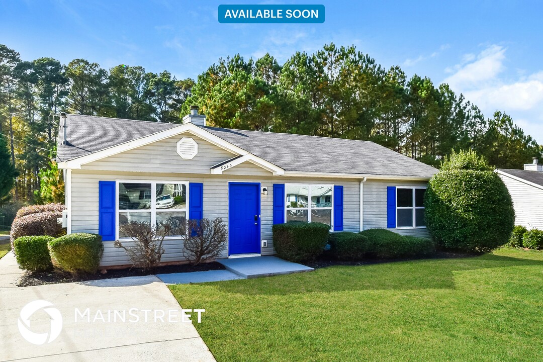 8043 Trinity Park Dr in Riverdale, GA - Building Photo