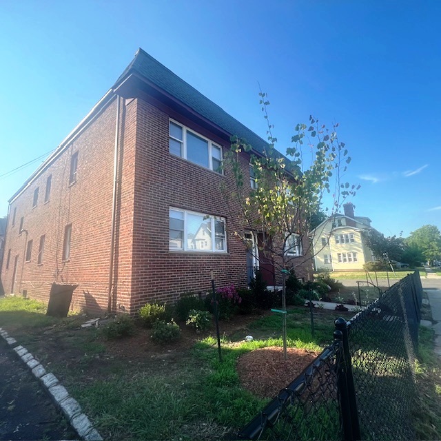 293 N Maple Ave, Unit 2L in East Orange, NJ - Building Photo