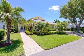 4031 NE Breakwater Dr in Jensen Beach, FL - Building Photo - Building Photo