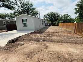 3005 Elmwood Dr in Granbury, TX - Building Photo