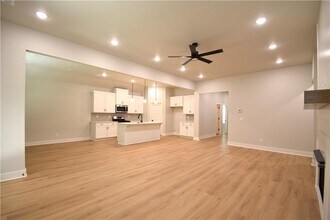 3806 SW Pinecrest Dr in Bentonville, AR - Building Photo - Building Photo