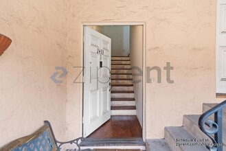 2433 Ivy Dr in Oakland, CA - Foto de edificio - Building Photo