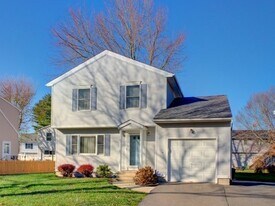 43 Kingsbury Ln in Glastonbury, CT - Building Photo