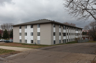 Campus East Apartments in St. Cloud, MN - Building Photo - Building Photo