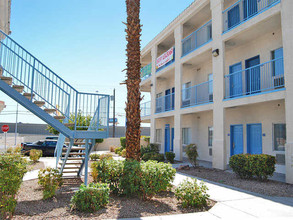 Kensington Suites in Las Vegas, NV - Building Photo - Building Photo