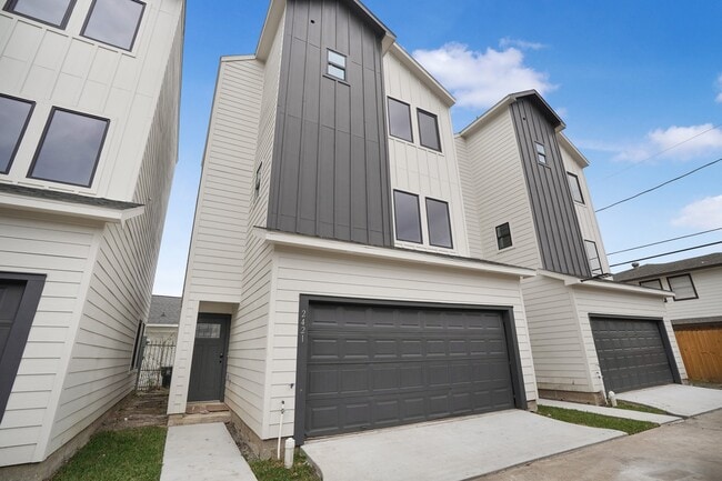 property at 2419 Rosewood St