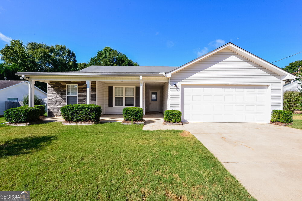 209 Roberts Trail in Locust Grove, GA - Building Photo