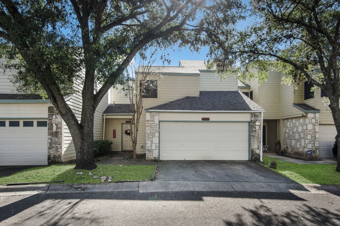 8548 Echo Creek Ln in San Antonio, TX - Building Photo