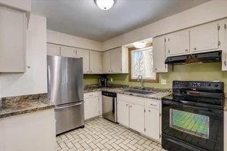 4906 Academy Dr in Madison, WI - Foto de edificio - Building Photo