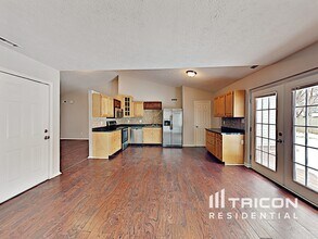 3737 W 42nd Terrace in Indianapolis, IN - Foto de edificio - Building Photo