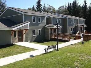 4014 Ben Walters Ln in Homer, AK - Foto de edificio - Building Photo