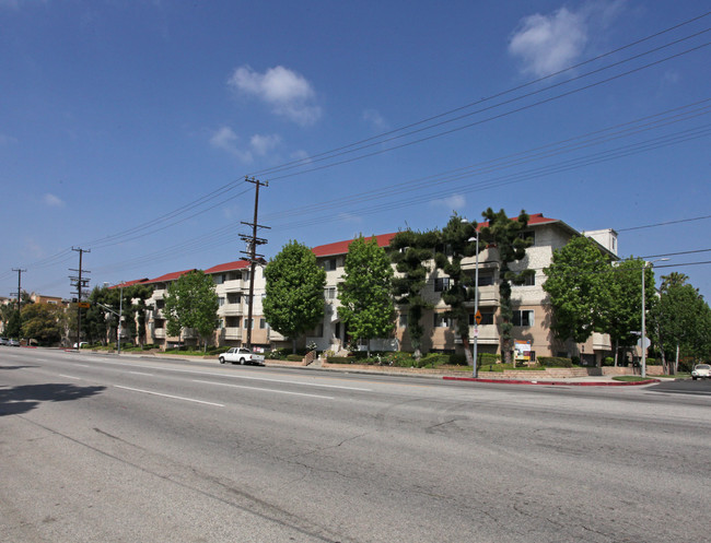 Orange Wood Court in Sherman Oaks, CA - Building Photo - Building Photo