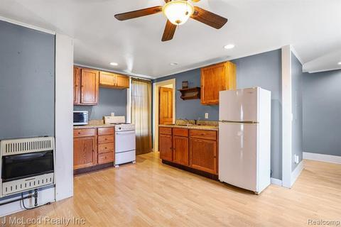 4689 Center St, Unit 1/2 in Millington, MI - Foto de edificio - Building Photo