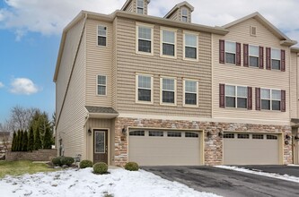 103 Crest View in Carlisle, PA - Building Photo - Building Photo