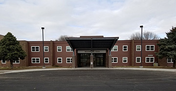 Meadowlawn Plaza Apartments in Mitchell, SD - Building Photo