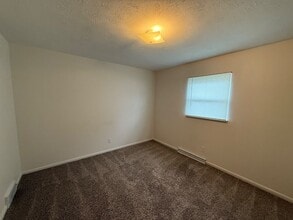 823 Mathews Rd in Youngstown, OH - Building Photo - Building Photo