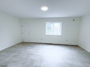 82 Elm St, Unit 1 in Newark, NJ - Building Photo - Building Photo