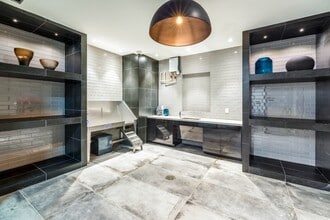 Monroe Street Market in Washington, DC - Foto de edificio - Building Photo