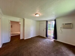 720 Searcy Ave in Griffin, GA - Foto de edificio - Building Photo