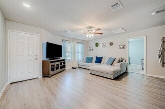 115 Wilburn Dr in Baytown, TX - Building Photo - Building Photo