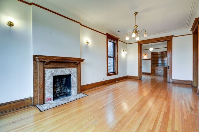 925 W Newport Ave in Chicago, IL - Foto de edificio - Building Photo