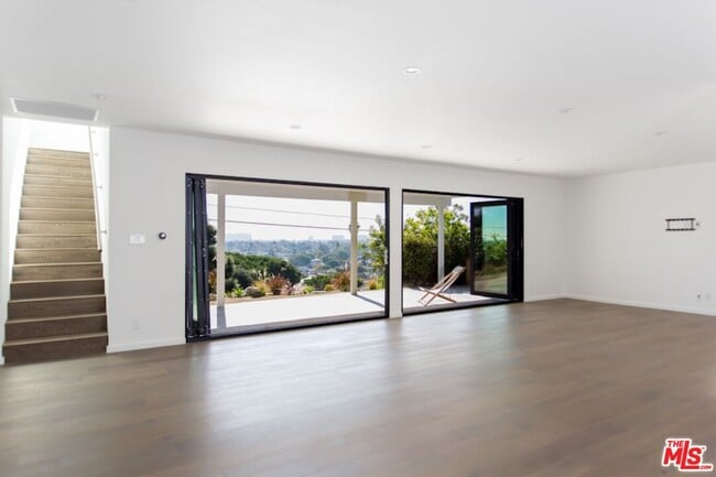 13118 Dewey St in Los Angeles, CA - Building Photo - Building Photo