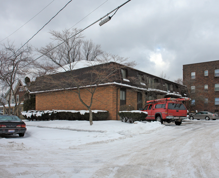 112 N Portage Path in Akron, OH - Foto de edificio
