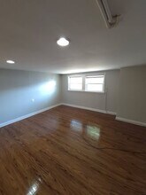 5801 S Sacramento Ave in Chicago, IL - Building Photo - Interior Photo