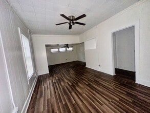 210 N 10th St in Gatesville, TX - Building Photo - Building Photo