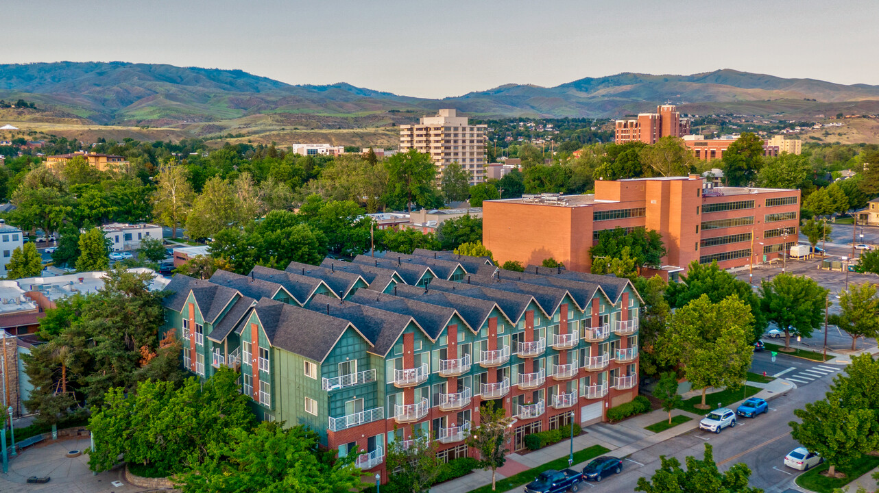 C.W. Moore Apartments in Boise, ID - Building Photo