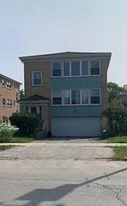 3341 W Pratt Ave in Lincolnwood, IL - Building Photo