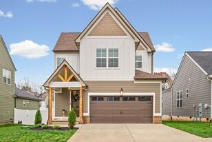 579 Centre St in Pleasant View, TN - Building Photo