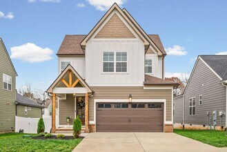 579 Centre St in Pleasant View, TN - Building Photo - Building Photo