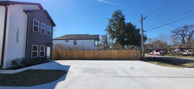 1033 North Ln in Houston, TX - Building Photo - Building Photo