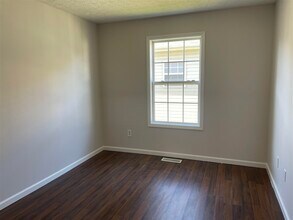 3261 Cave Springs Ave in Bowling Green, KY - Building Photo - Building Photo