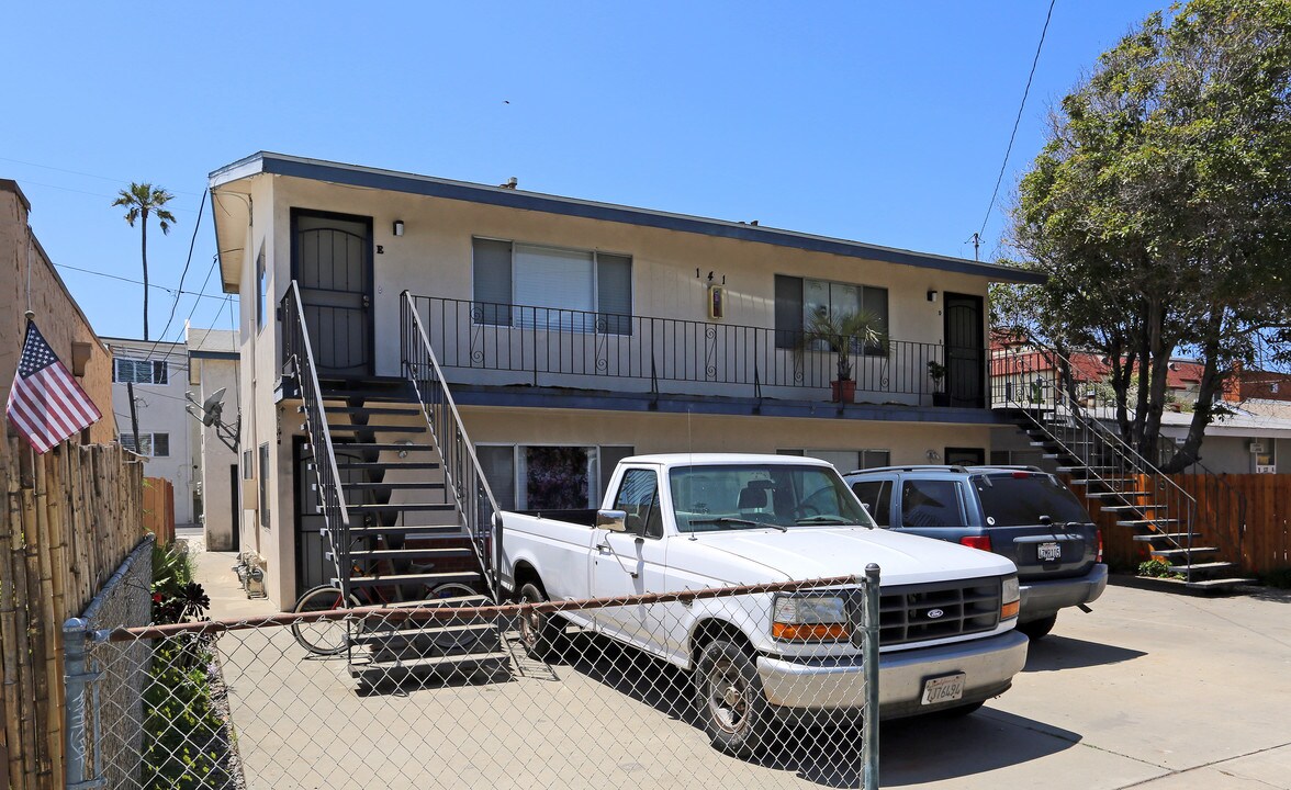 141 S Myers St in Oceanside, CA - Building Photo