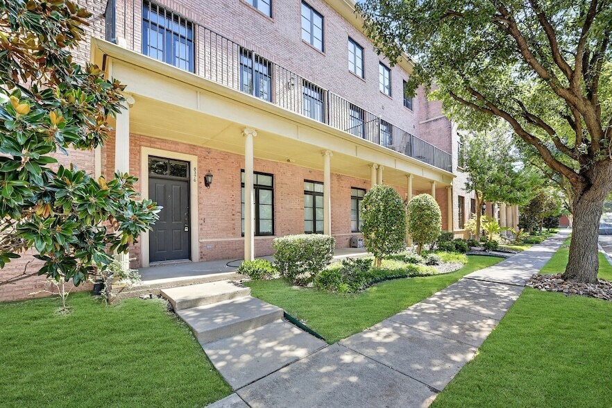 8376 Library Street, Unit B in Frisco, TX - Building Photo