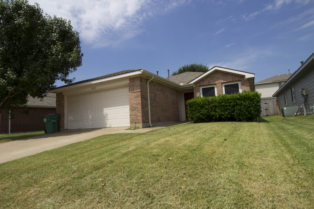 2321 Southway in Denton, TX - Building Photo