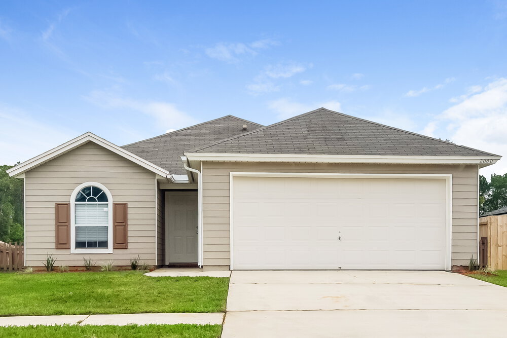 2000 Hunters Trace Cir in Middleburg, FL - Building Photo